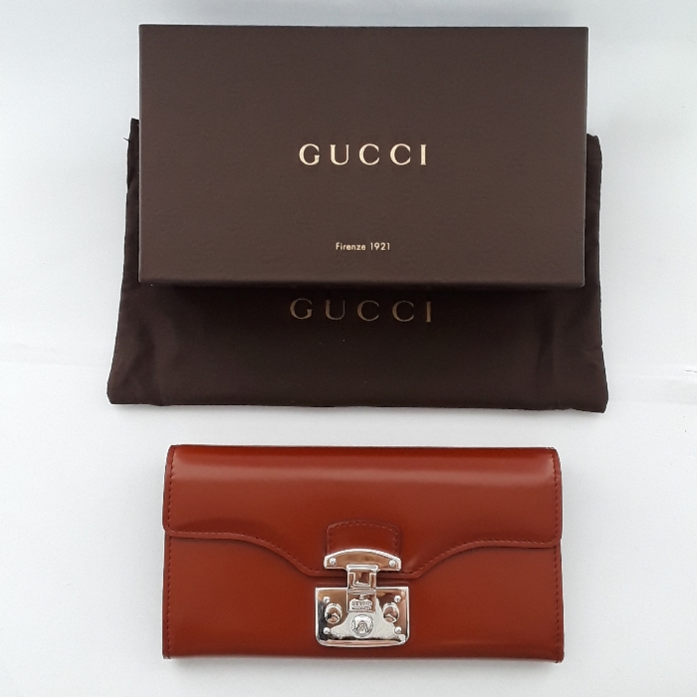 NIB 100% Authentic GUCCI wallet for women. 331740